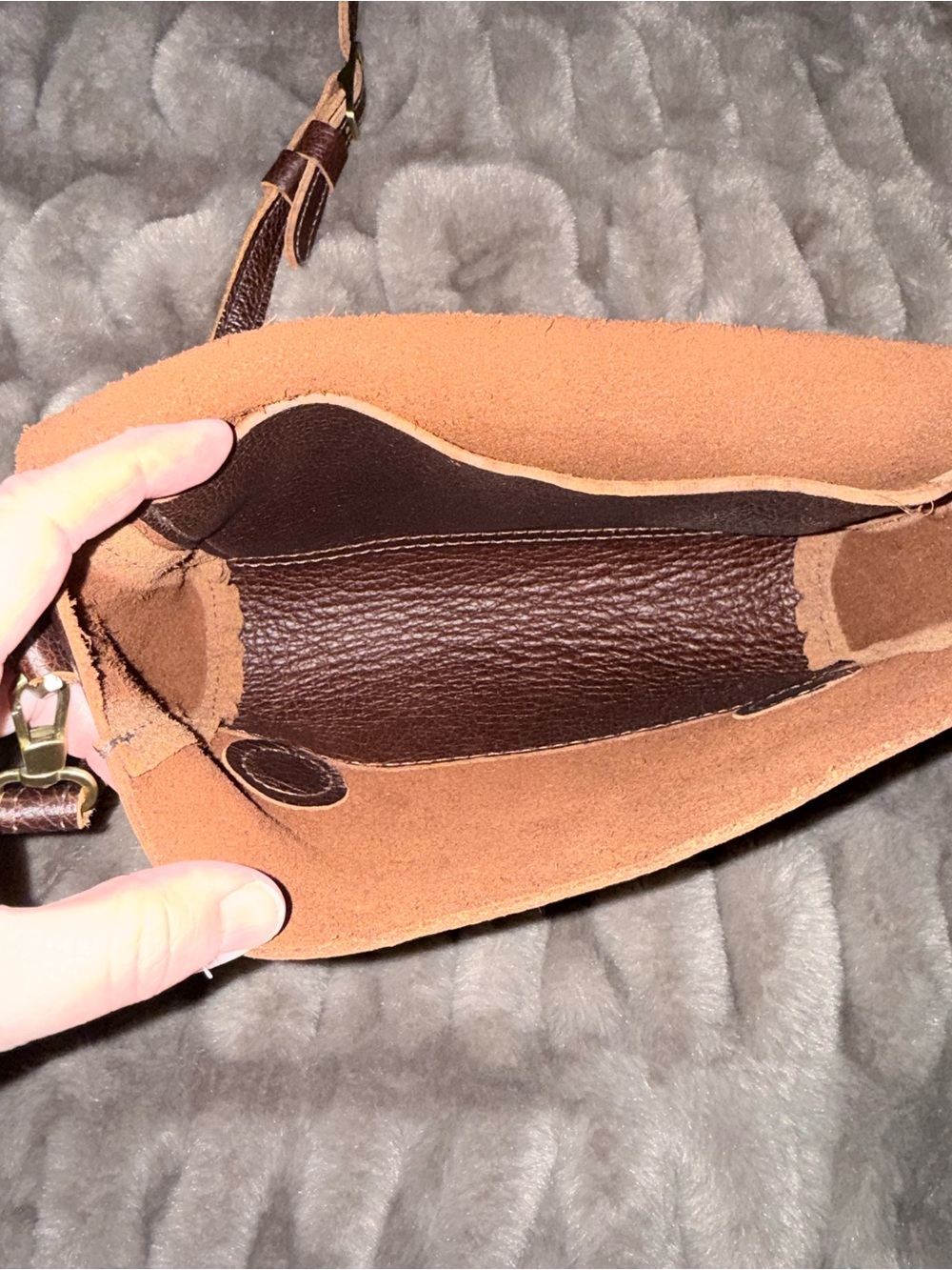 Portland Leather Cold brew Leather Crossbody Bag - Picture 4 of 10